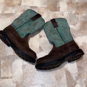 𝅺women’s waterproof composite toe Ariat’s Size 6.5